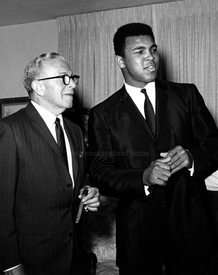 George Burns 1962 Muhammed Ali Friars Club.jpg